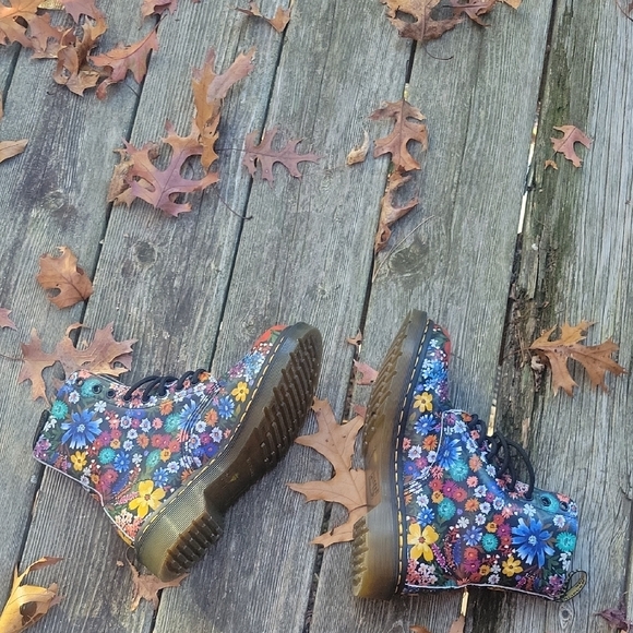 Dr Martens 1460 Pascal Wanderlust Backhand Floral Print Lace Up Combat Boot - Picture 5 of 13